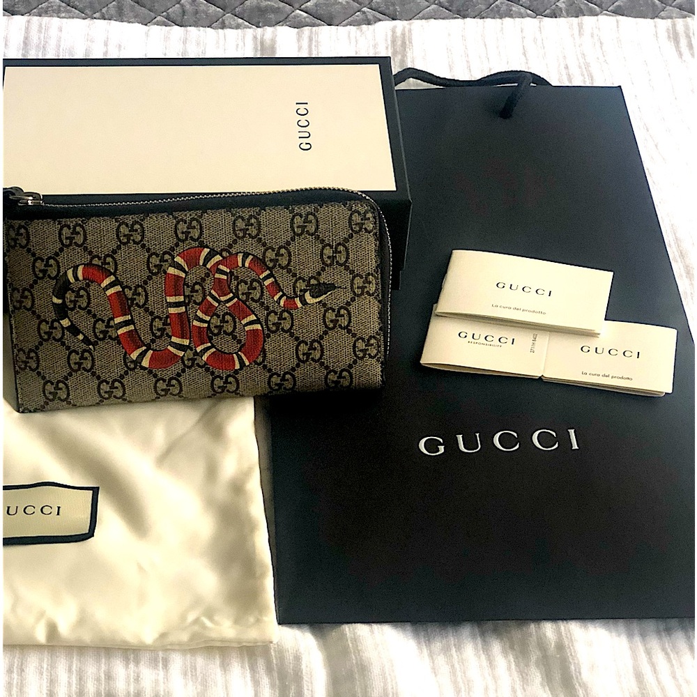 GUCCI ZIPPER WALLET